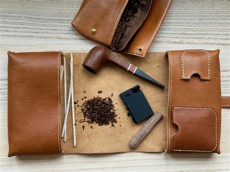 la piperit|handmade leather pipe tobacco pouch.